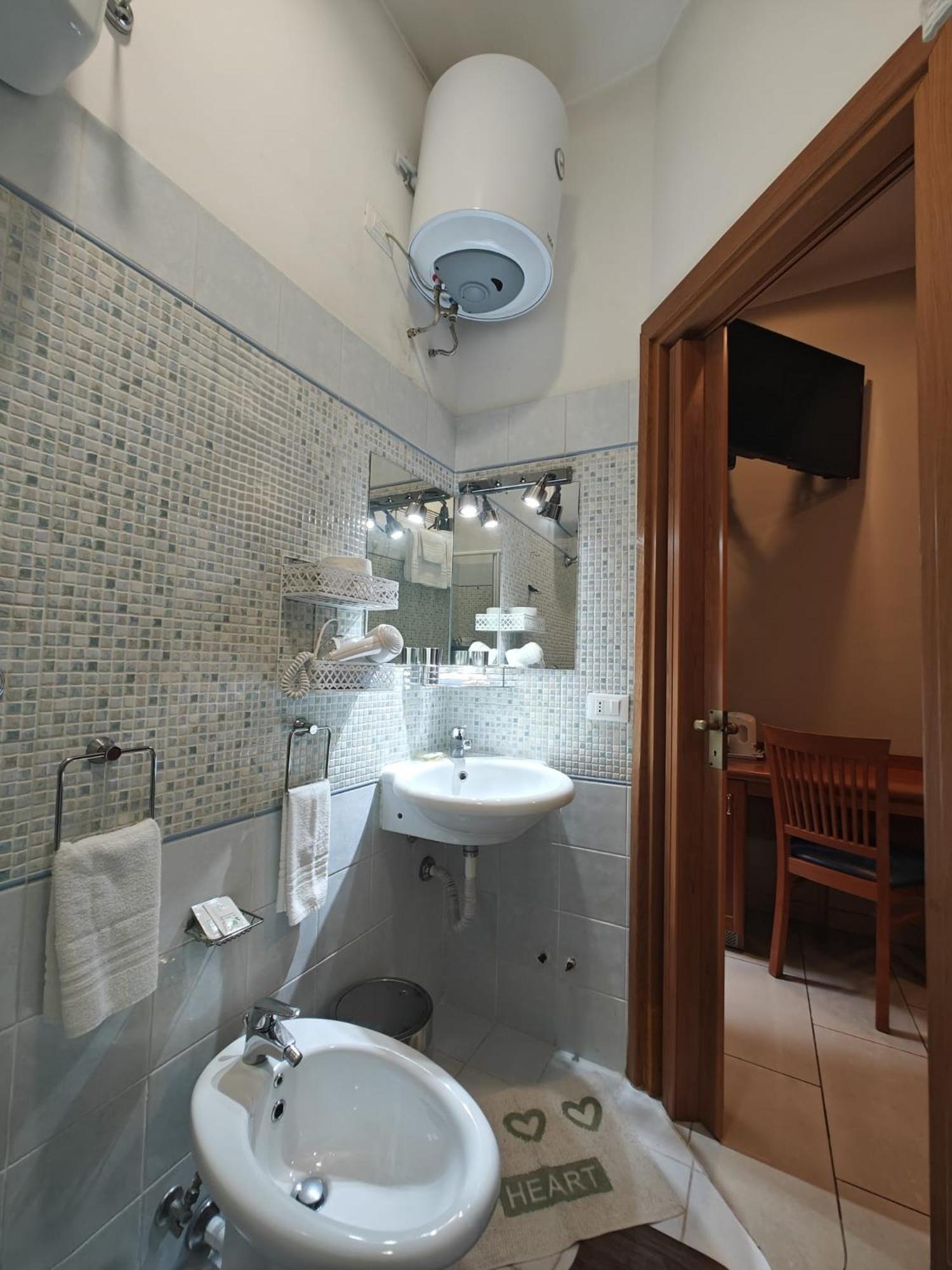 Отель Domus Roxy Рим Экстерьер фото