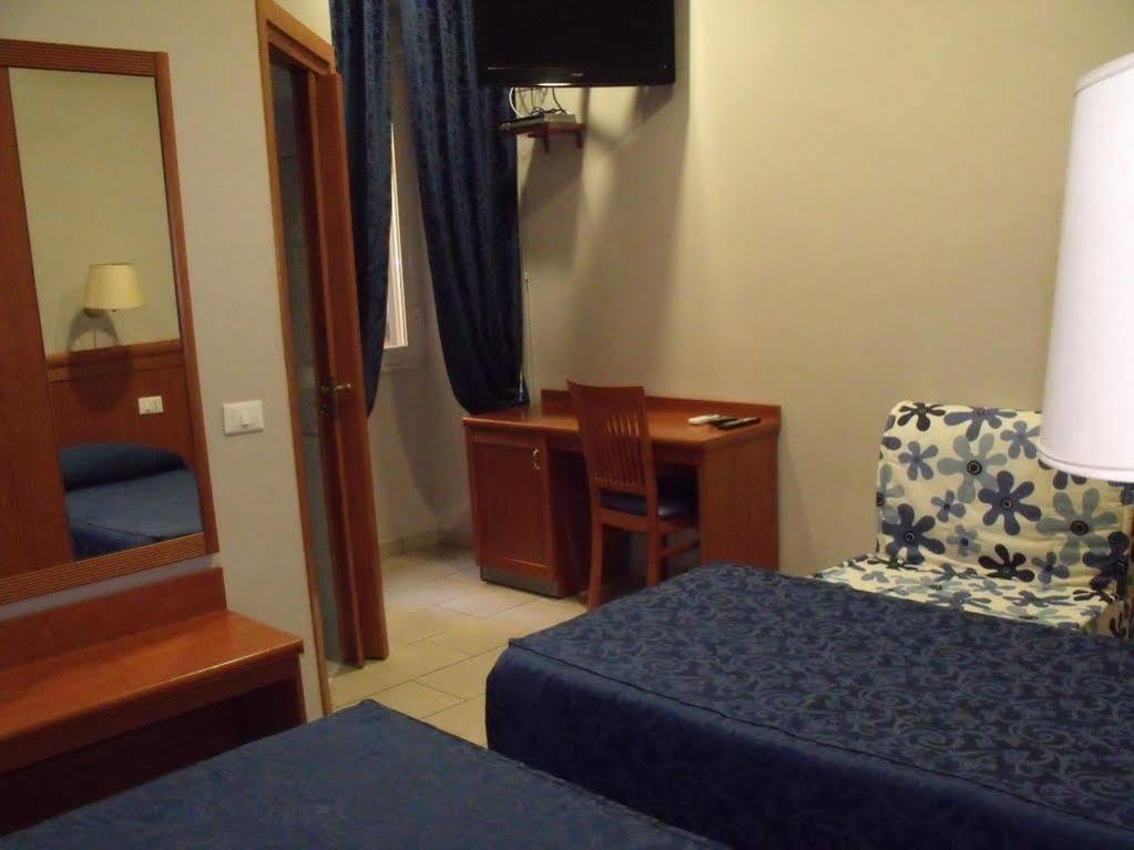 Отель Domus Roxy Рим Экстерьер фото